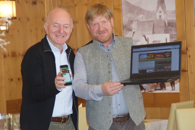 Herwig Mikutta vom Salzburger Agrarmarketing und Günther Kronberger, Geschäftsführer der Salzburger Direktvermarkter, schaffen für die Kunden zeitgemäße Angebote. | Foto: Angelika Pehab