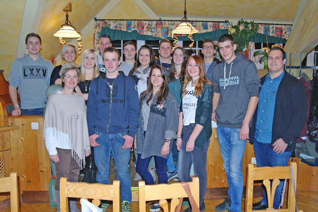 Die Jungbürger aus Randegg mit Jugendgemeinderat Matthias Repper und Bürgermeisterin Claudia Fuchsluger. | Foto: privat