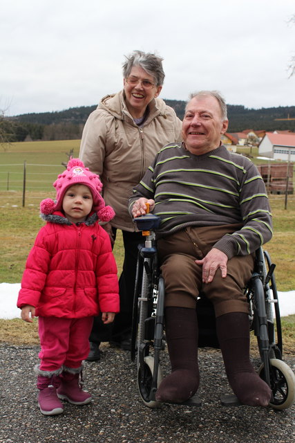 Josef Lang mit seiner Frau Theresia und Enkelin Sophie.
