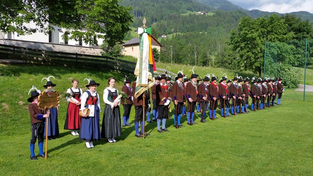 Die Ehrenkompanie St. Johann im Walde beim letztjährigen Bataillonsfest in Schlaiten.