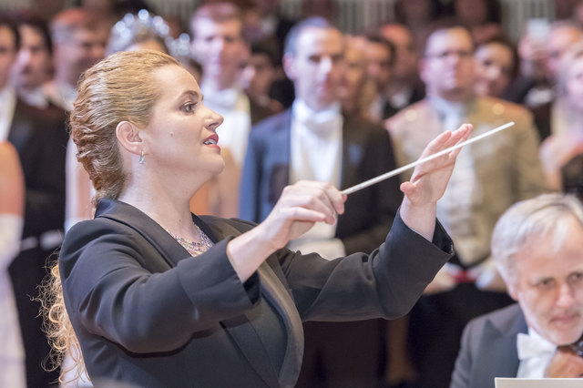 Die Italienerin Speranza Scappucci dirigiert als erste Frau die Eröffnung des Opernballs. | Foto: Wiener Staatsoper / Michael Pöhn