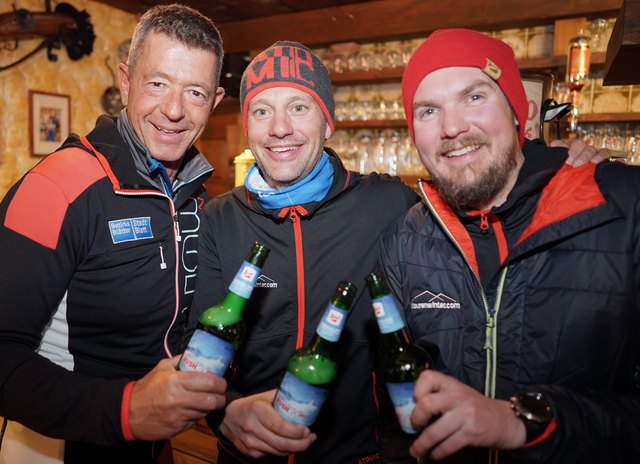 Keine Anmeldung nötig, einfach vorbeikommen am 25. März! Im Bild: Michael Kretz, GF Bezirksblätter Salzburg, HP Kreidl, skitourenwinter.com, Ludwig Schmidt, Stiegl. | Foto: skitourenwinter.com