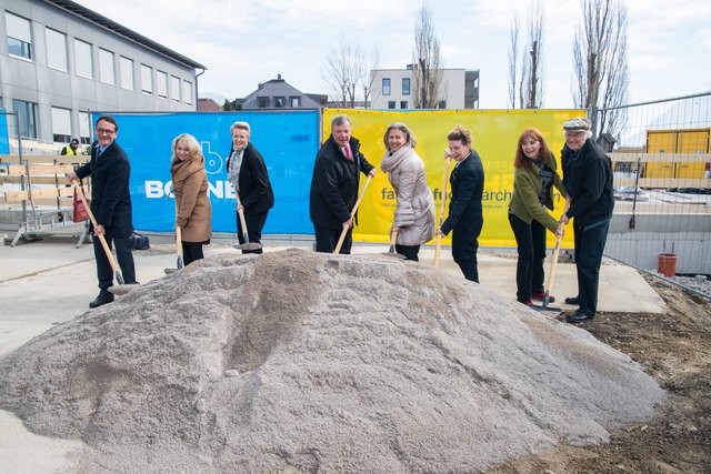 Erst nach dem Abschluss der Tiefbauarbeit beging man den Spatenstich für den Campus Technik Lienz. | Foto: Bernd Lenzer