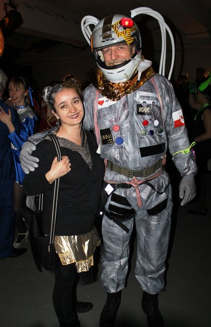 Auch Manuela und Bernhard flogen zusammen zum Mond.