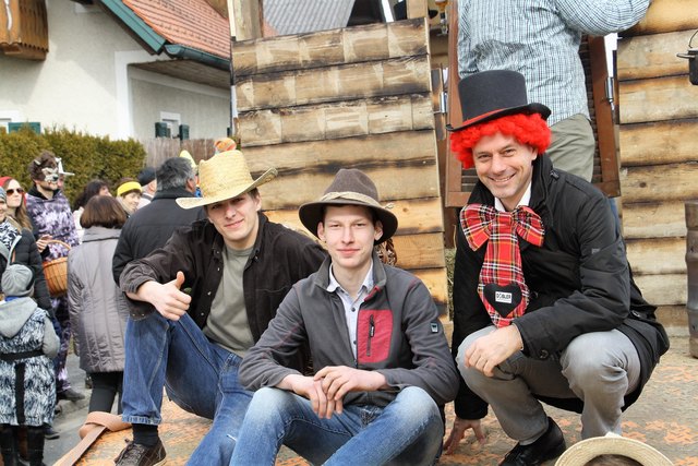 BR Ernst Gödl (rechts) war im Western-Saloon der FF Zwaring gern gesehener Gast.