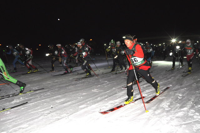 Auffi muass i – Start zum 17. Mondscheinsprint auf die Buchensteinwand.