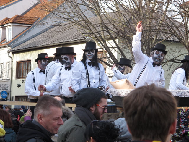 Verstärkung aus Bisamberg: Die sehen aber gruselig aus, gute Noten gibts sicher für die "Maske". | Foto: Gartler