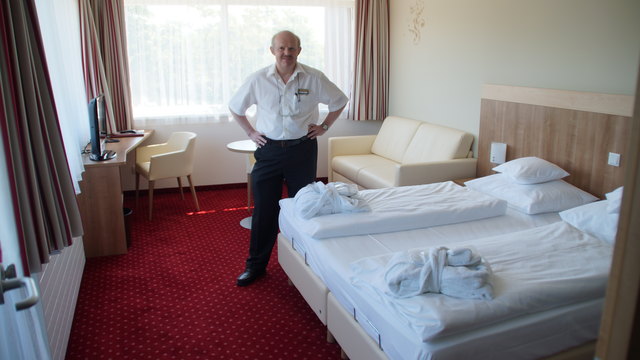 Keine Freudensprünge bei Hotelier Erich Stoiber.
