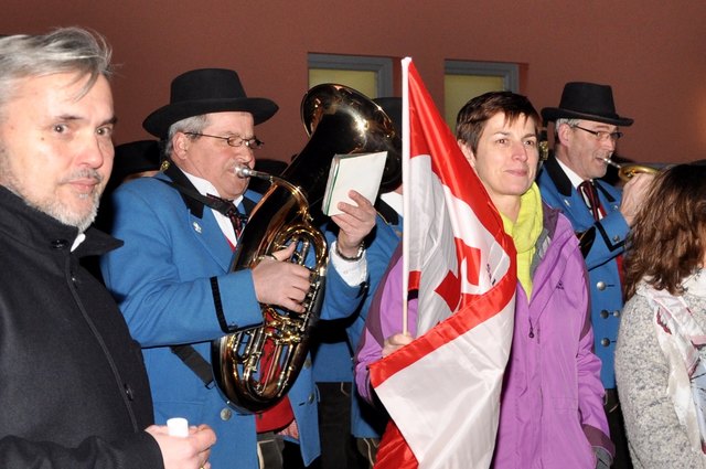 Neben den Prangerstutzen und der örtlichen Musikkapelle waren auch zahlreiche Ehrengäste – im Bild LhStv. Astrid Rössler – unter den Gästen.