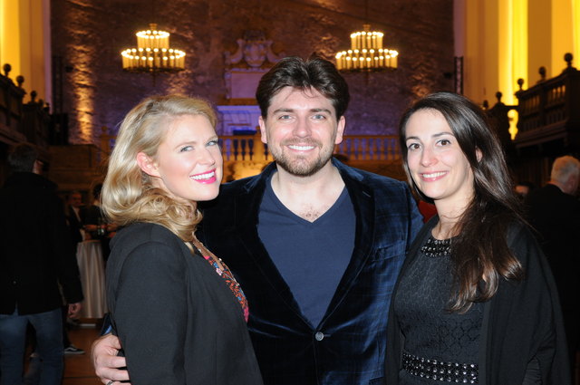 Bei der Premierenfeier von La Bohéme: "Musetta" Hailey Clark mit "Marcello" David Pershall und Operndirektorin Katrin König
