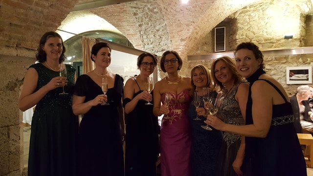 Die Lions Damen: Katharina Danninger, Johanna Mikl-Leitner, Maria T. Eder, Minranda Grogger, Monika Hüpfl-Raschinger, Julia Schwaighofer-Lelenta und Karin Kieslinger.
