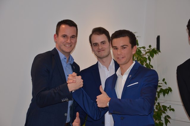 Landesobmann Stefan Hermann (l.) und Bezirksjugendobmann Alexander Petcu (M.) gratulierten dem neuen RFJ-Stadtjugendobmann Maximilian Fischl. | Foto: FPÖ Hartberg-Fürstenfeld