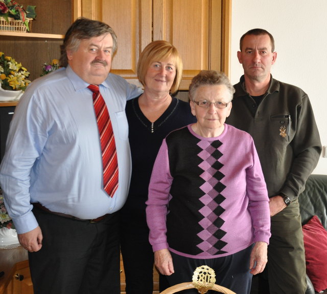 Gratulation zum 80er: Bgm. Johann Wallner, Lollita Krautsack, Emilie Wallner und Horst Wallner | Foto: Gemeinde Markt Neuhodis