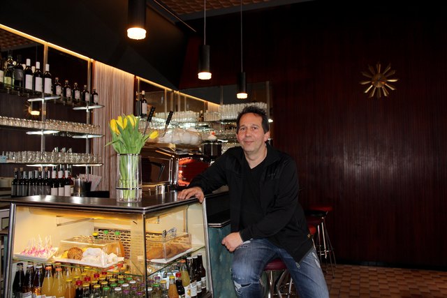 Die alte Vertäfelung und die schöne Bar: Dominik Weiser hat dem Charme des früheren "Espresso Heini" noch eins draufgesetzt.