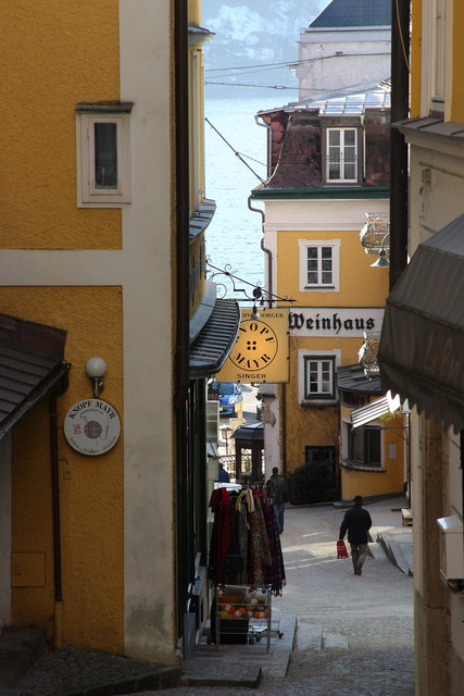 Durch die Altstadt hinunter zum Hafen.