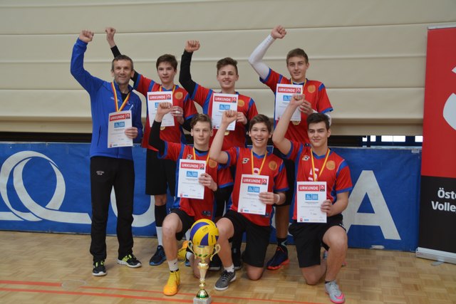 Die Burschen vom ZBG Oberwart jubelten über den Landessieg im Volleyball.