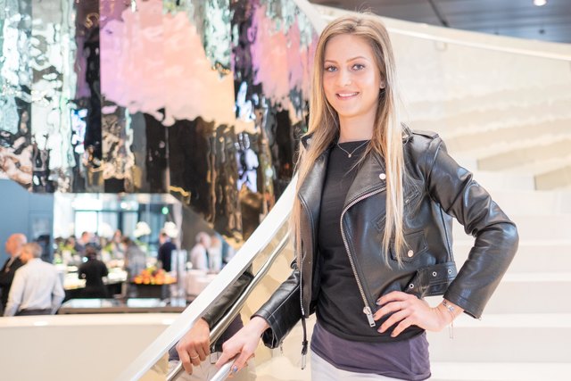 Jacqueline Reitter beeindruckt mit unbekümmertem und selbstsicherem Auftreten im DC Tower.