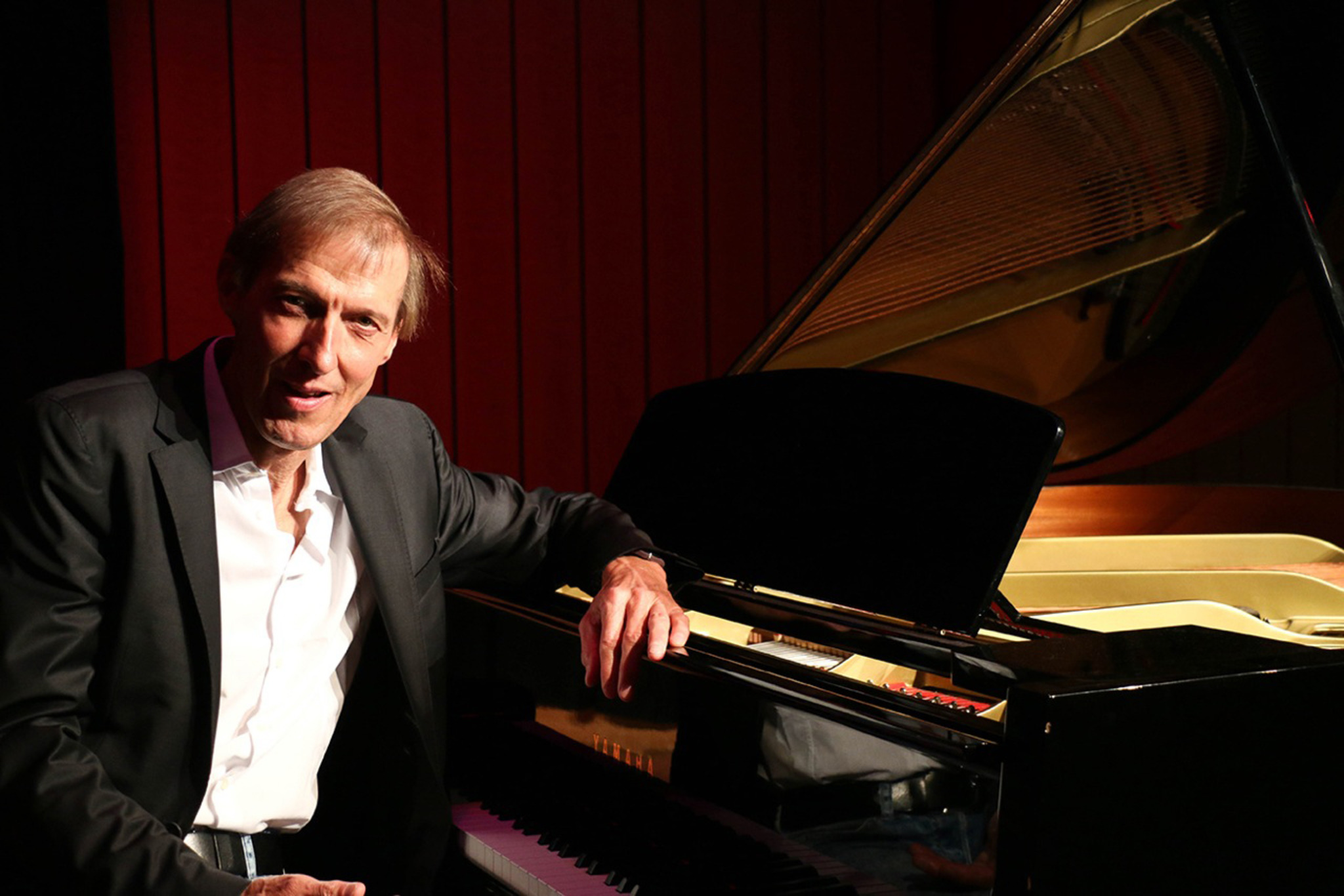 Udo lebt! Fritz Furtner lässt Udo Jürgens im Gemeindezentrum