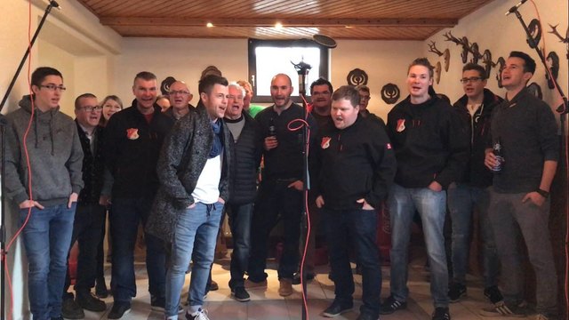 Die Spieler vom ASKÖ Markt Neuhodis standen kürzlich im Aufnahmestudio für ihre neue Vereinshymne | Foto: ASKÖ Markt Neuhodis