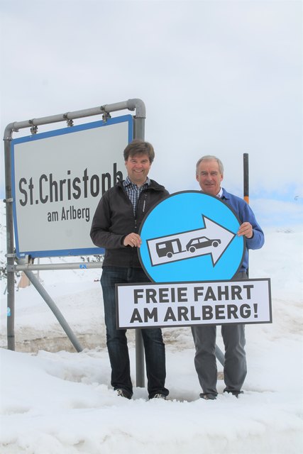 Die Campingsprecher aus Tirol und Vorarlberg, Reinhard Halswanter und Matthias Dünser (v.l.) freuen sich über den großartigen Verhandlungserfolg. | Foto: WKT