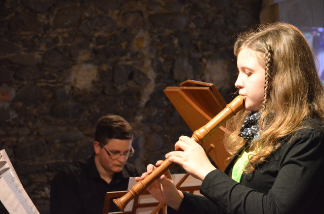 Die Musiker Simon Zaller und Judith Hofer