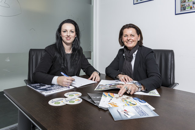 Lyoness Austria  Heidemarie Kipperer, Geschäftsführerin der Lyoness Austria GmbH und Silvia Kelemen Weihs (r.), Lyoness Head of Public Relations & Corporate Communication | Foto: LUEF