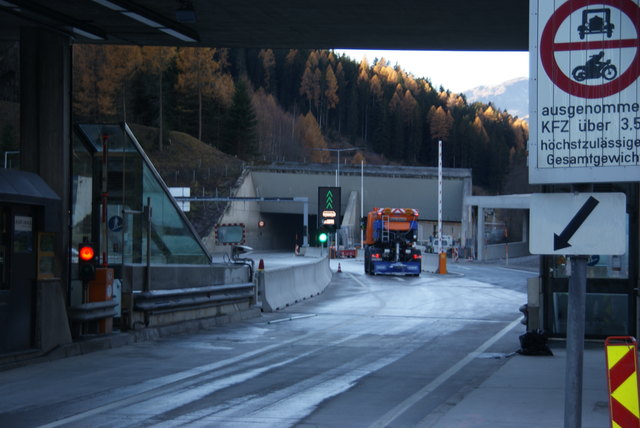 Der Arlbergtunnel ist vom 24. April bis 2. Oktober 2017 für den gesamten Verkehr gesperrt.