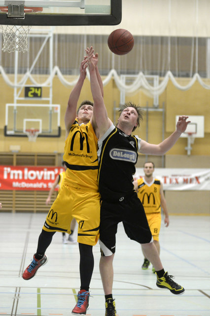 Patrick Rohrweck mußte wegen einer im Spiel gegen Laakirchen erlittenen Schulterverletzung ins Spital | Foto: Peter Kainrath
