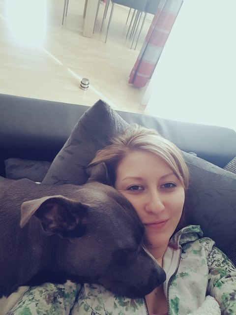 Ayra beim kuscheln!