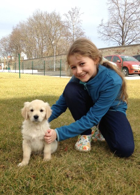 Bella (2 Monate) mit ihrer stolzen Besitzerin Iris