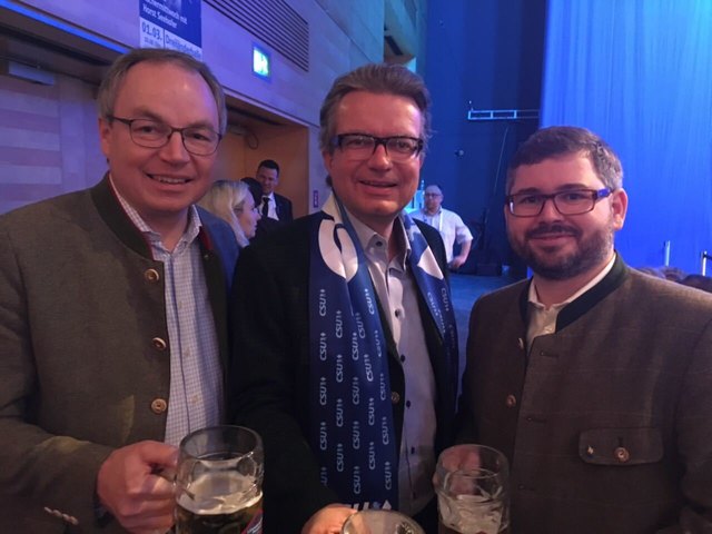 Bayrisch, gemütlich, politisch: LR Christopher Drexler und seine Kollegen aus Niederösterreich. | Foto: VP