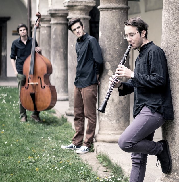 Jüdische Volksmusik spielt das Moritz Weiß Klezmer Trio. | Foto: Moritz Weiß