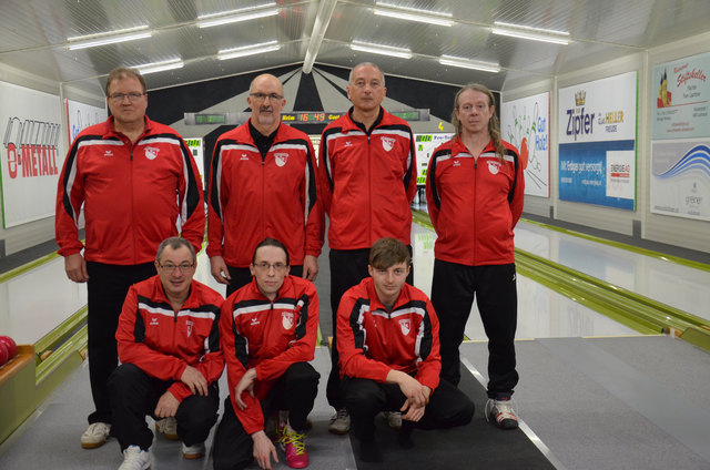 Stehend: Gerhard Speigner, Erwin Faisthuber, Andreas Dobias, Petr Hruby. Hockend: Hans-Peter Dobesberger, Rene Lepka, Alex-Peter Kleindienst. | Foto: SK Sparkasse Lambach