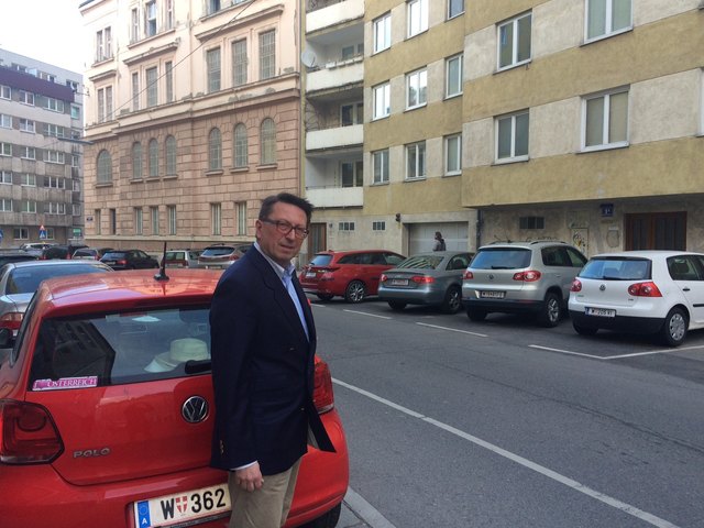 Alexander Maly, Klubobmann der ÖVP Margareten, setzt sich für Anrainerparkplätze im Bezirk ein.