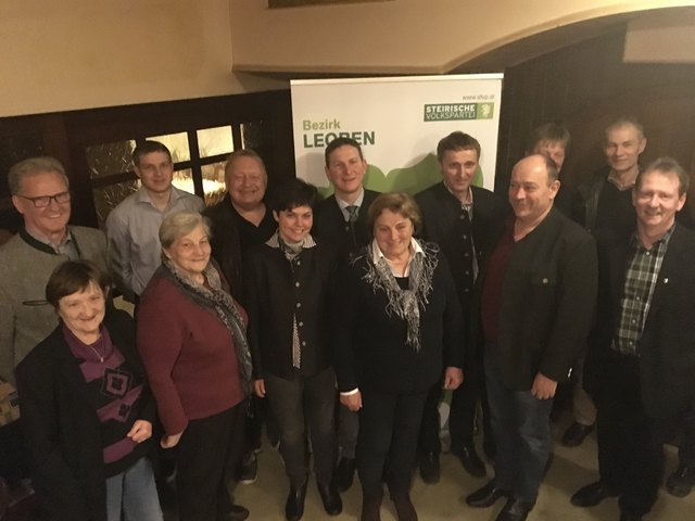 Ortsparteitag in Mautern: Obmann Bgm. Andreas Kühberger (hinten 4.v.r.) sein Team und BPO-Stv. Klaus Gottsbacher (rechts vorne) | Foto: KK
