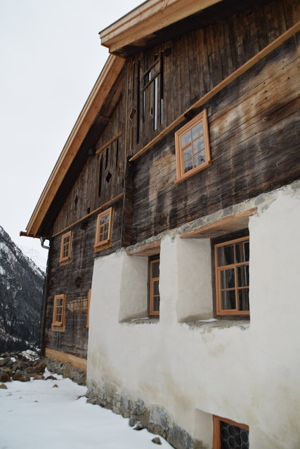 Von außen erstrahlt der Ögg Hof Nr. 221 schon im alt-neuen Glanz.