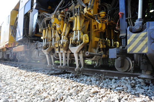 Die Gleis-Stopfmaschine in voller Action. | Foto: ÖBB