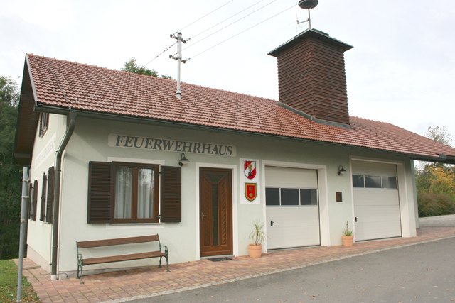 Die Feuerwehr Tschanigraben wurde 2015 aufgelöst, das Feuerwehrhaus als öffentliches Versammlungsgebäude besteht aber weiter.