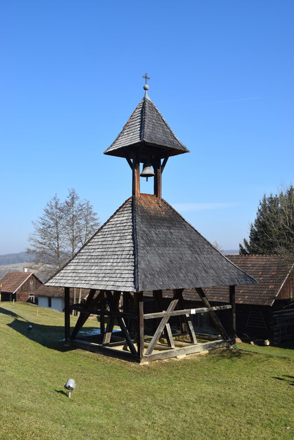 Der alte Glockenturm ist eines der Wahrzeichen des Gerersdorfer Freilichtmuseums.