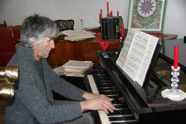 Flügelmuseum: Der Toni ist begeisterter Musiker und Sammler.