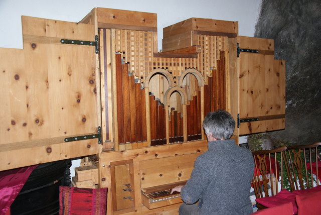 1988 baute Toni Wille seine erste Orgel mit 186 Pfeifen.