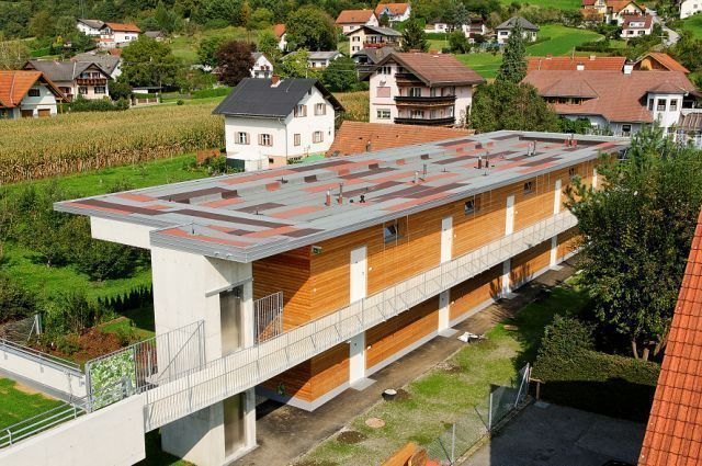 Das Flachdach ist in Mode: So kann es etwa als Terrasse genutzt werden, auch die Begrünung wird immer beliebter. | Foto: co. Spitzer