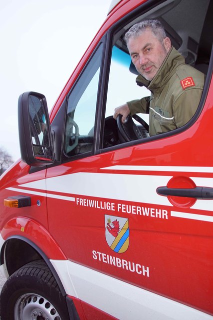 Steinbruchs Kommandant Ernst Stürmer packt auch selbst aktiv an, wen Not am Mann ist. Er ist auch Abschnittskommandant-Stellvertreter des Abschnittes Neufelden.