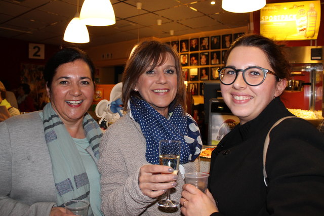 Daniela, Monika und Stefanie lauschten dem Vortrag und diskutierten in der Pause in fröhlicher Gesellschaft.