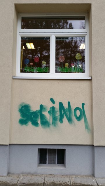 Schmieraktion im Hugo Breitner Hof beim Kindergarten in der Cossmanngasse.