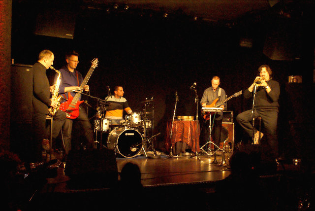 Das paneuropäische Ensemble „Syntony“ spielt beim Jazzknödel in Imst. | Foto: Triendl