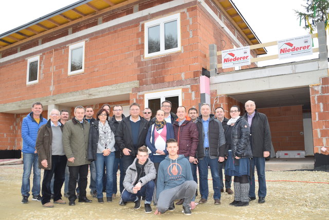 Die Gleichenfeier begingen Vertreter der Baufirmen, der Oberwarter Siedlungsgenossenschaft und der Gemeinde.