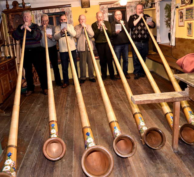 Beim Proben: Ludwig Dolzer, Franz Kammerhofer, Erwin Frischauf, Anton Pils, Sepp Brandstetter, Johann Piesenberger und Franz Brandstetter.