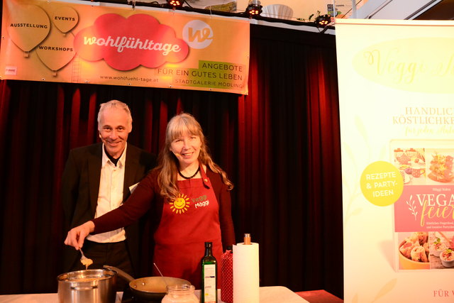 Veranstalter Stefan Keller beim Stage-Cooking mit Veggie-Mäggie