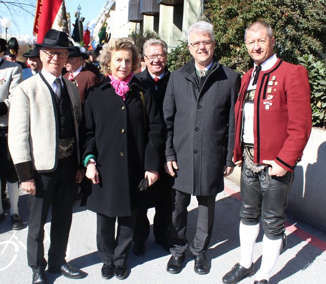 Franz Hitzl, Bgm Eva Posch, Oswald Gredler, VizeBgm Werner Nuding und BTV-Obmann Siegfried Dietl.